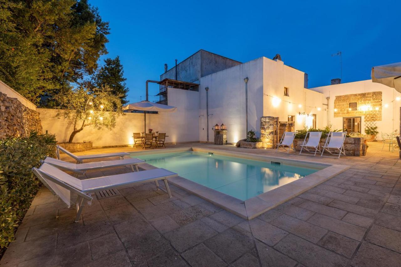 Courtyard With Pool Villa Racale Exteriör bild
