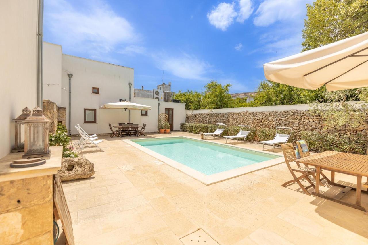 Courtyard With Pool Villa Racale Exteriör bild