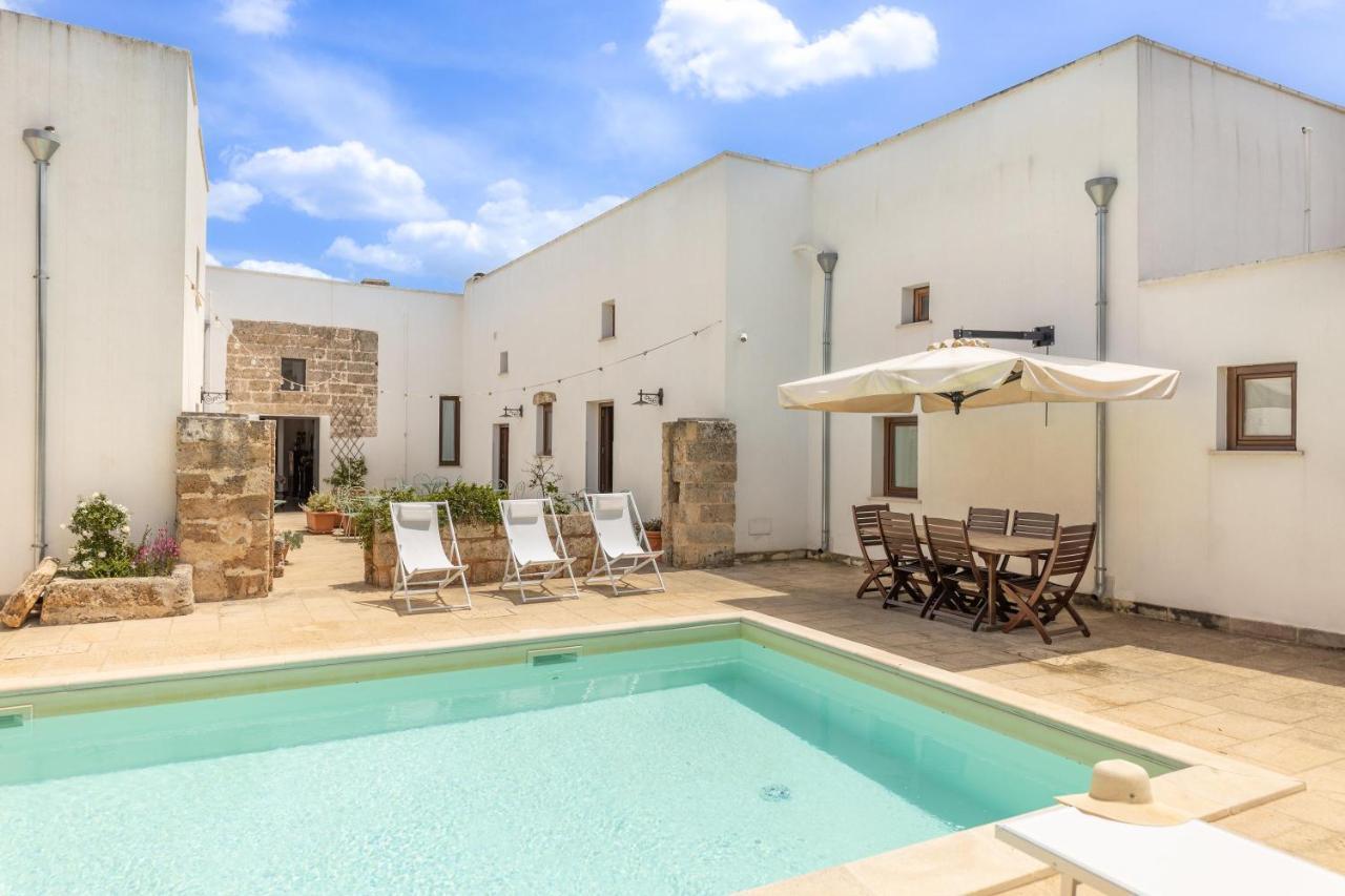 Courtyard With Pool Villa Racale Exteriör bild