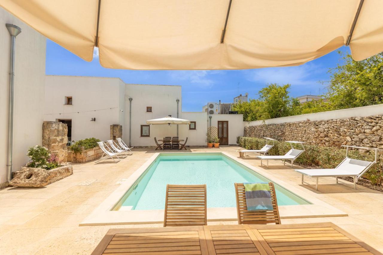 Courtyard With Pool Villa Racale Exteriör bild